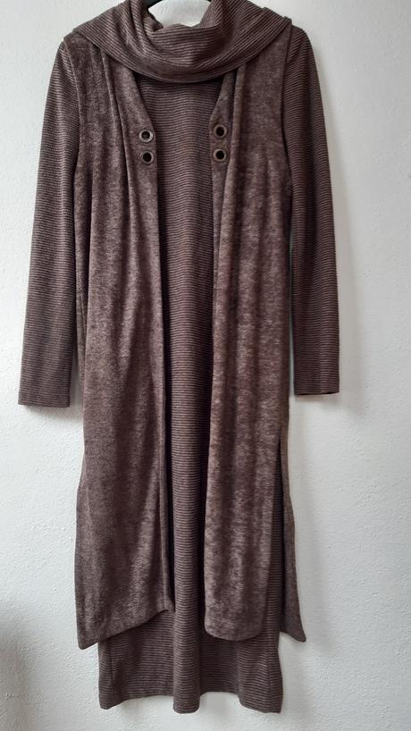 Zľava - šaty s dlhou vestou, s