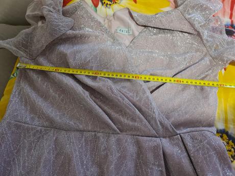 Trblietave spolocenske saty, 46