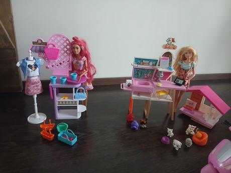Barbie karavan+sanitka, 