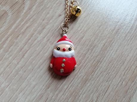 Retiazka na krk s príveskom santu,