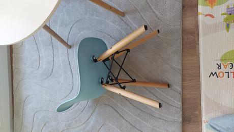 Detske sedenie , stolik a stolicky, 