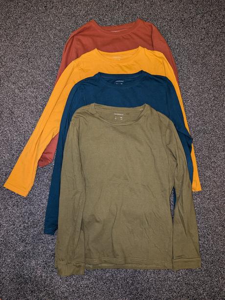 Tričko petrolejovej farby, 152