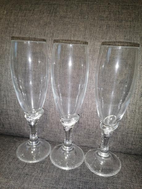 6 pohárov na šampus, 