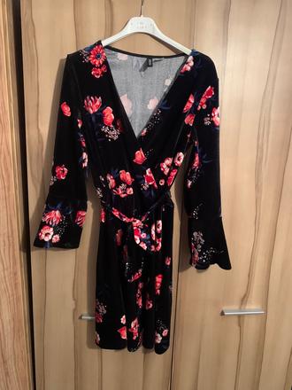 Príležitostné šaty, 36