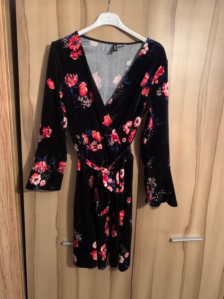 Príležitostné šaty, 36