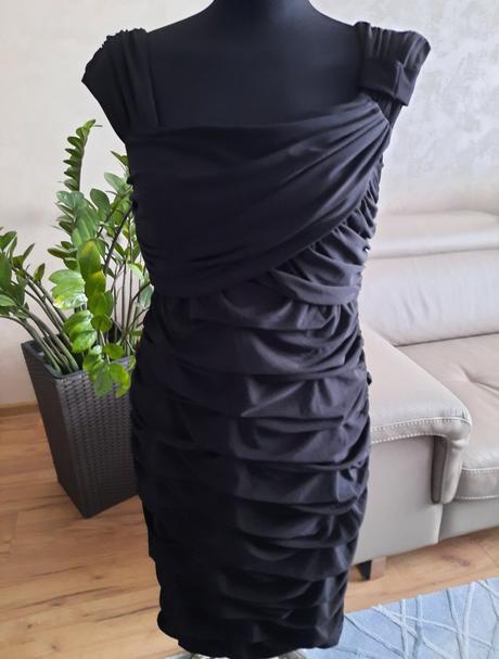 Čierne koktejlové šaty, 40