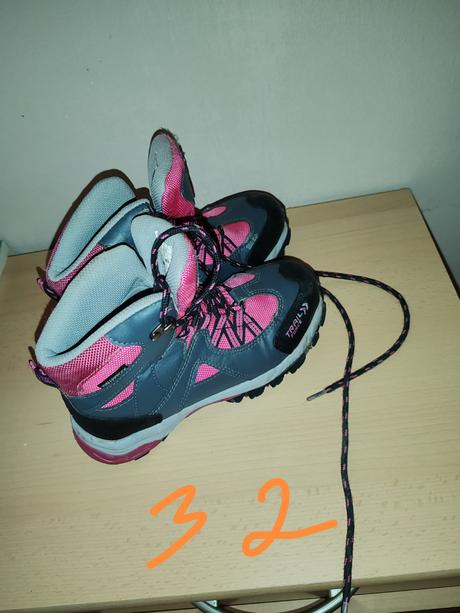 Turistické topánky, 32