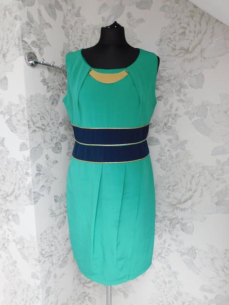 Velmi pekne šaty, 40