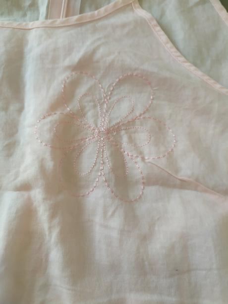 C 48 lanovy  topik pekny vysivany bol len na figur, l