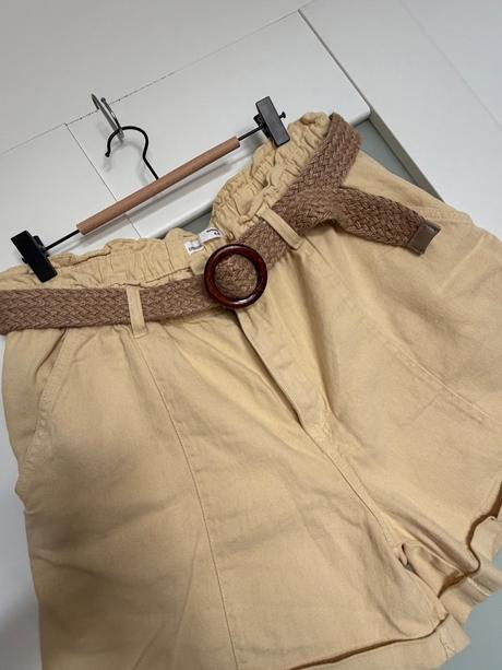 Šortky v trendy farbe, sinsay,44