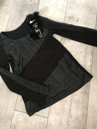 Sveter s koženým detailom a zlatou ozdobou s, s