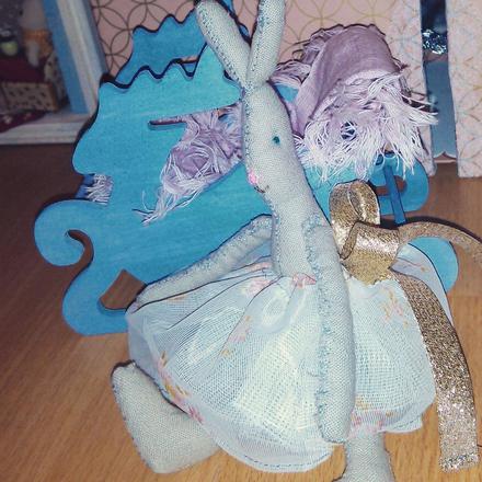 Zajačik v sukničke malá hračka-dekorácia, 