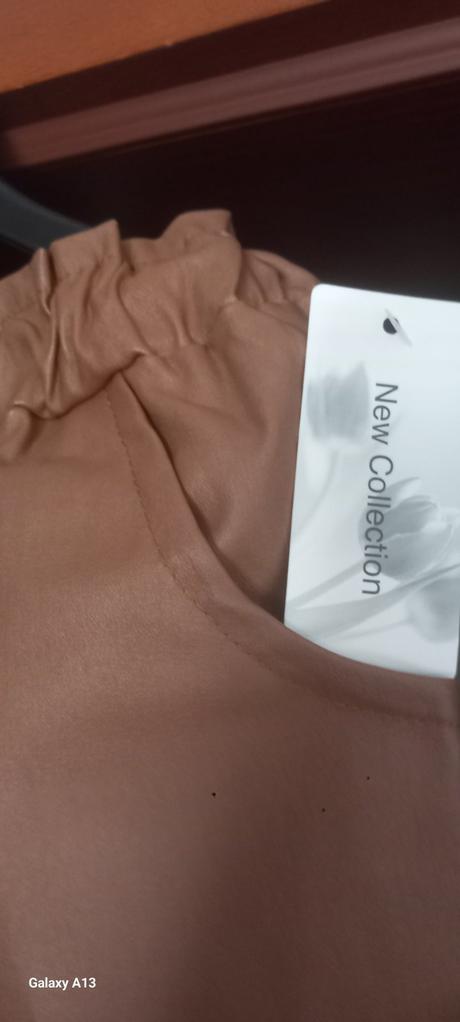 Koženkova sukňa, 46