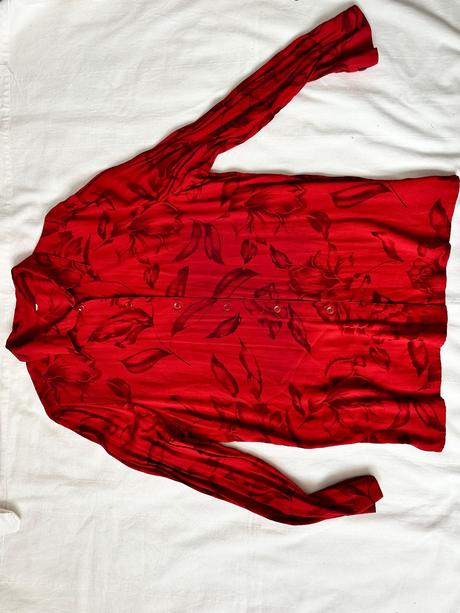 Červená viskózová košeľa so sivými kvetmi, xl