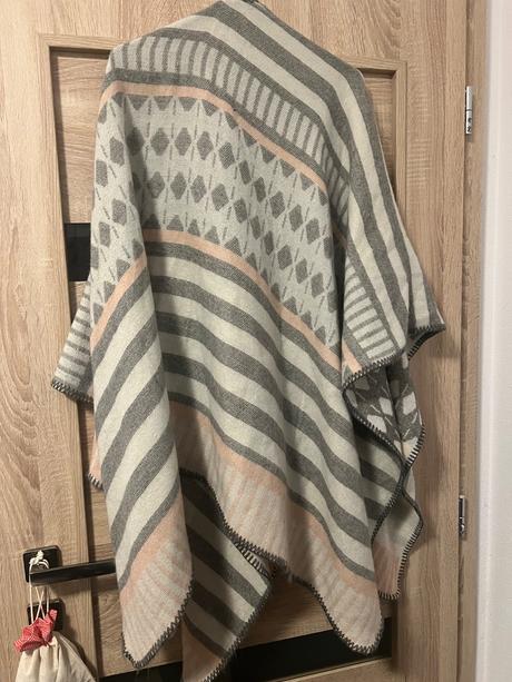 Krasne velke hebucke ponco,