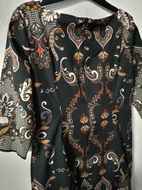 Farebné elegantné šaty, 44