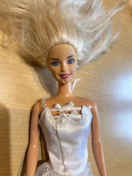 Barbie nevesta,