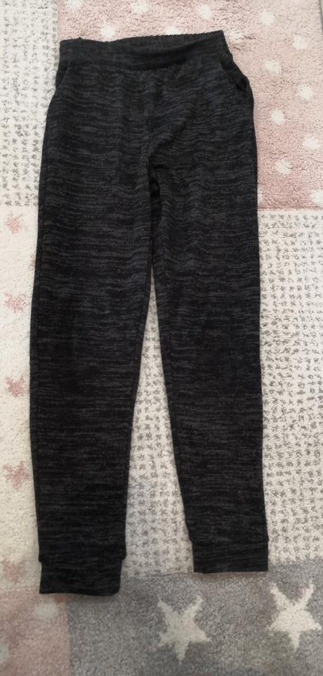 Melírové tepláky, 134