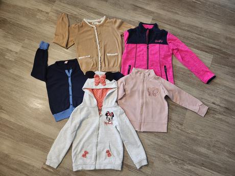 Balík mikín a svetrov, 122–134