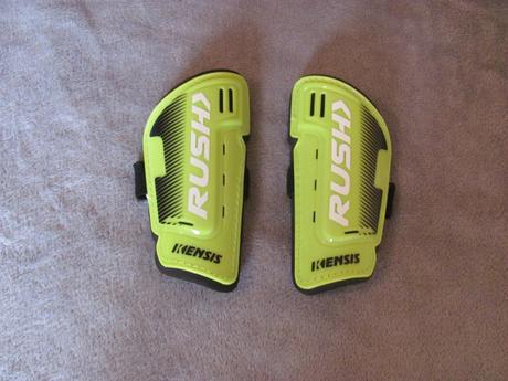 Futbalové chrániče,