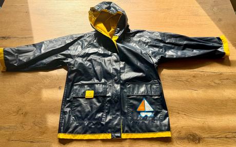 Obojstranný pršiplášt, 98