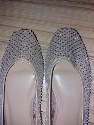 Topánky s kamienkami, 39