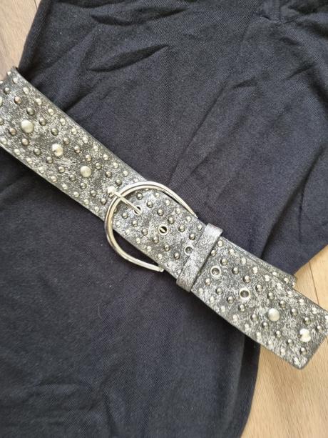 Tenšie čierne pletené šaty s kapucňou m + 2 opasky, m