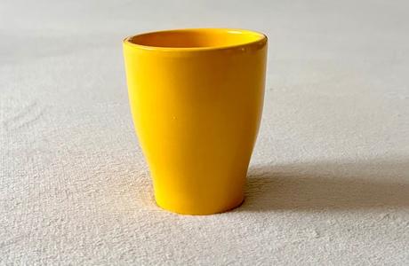 Žltý keramický kvetináč, 