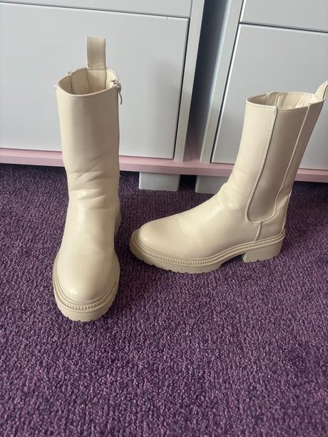 Béžové čižmy, 39