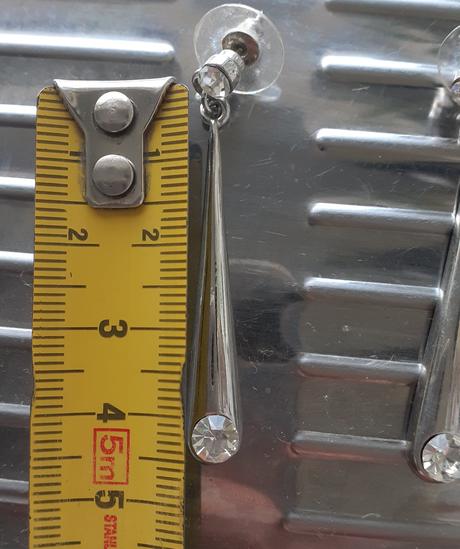 Dlhe nausnice s kamienkom,