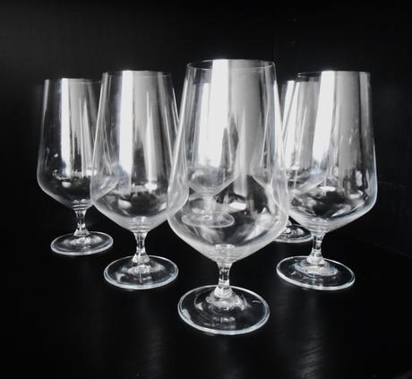 Sada pohárov na stopke,