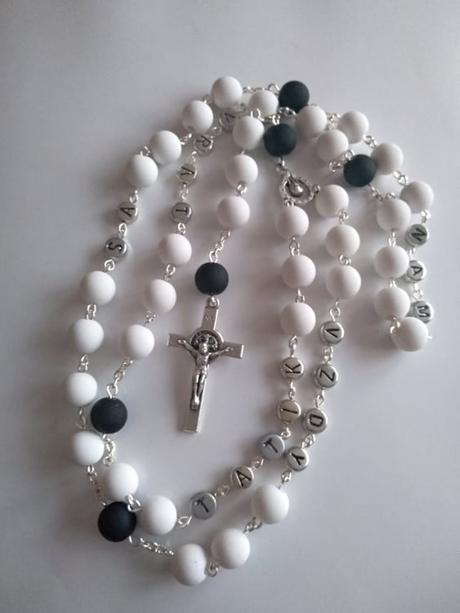 Ruženec s menom a dátumom e098,