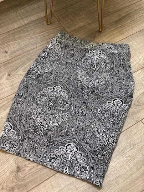 Dámska puzdrová sukňa m, m