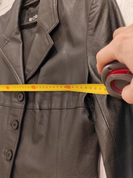 Kvalitný čierny športovo-elegantný kožák z k-cero, xl