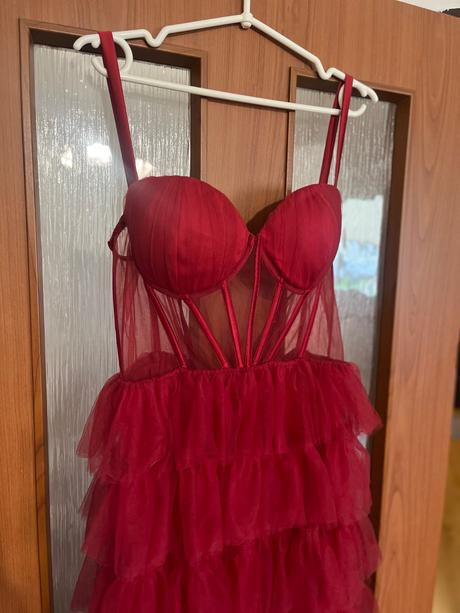 Červene korzetove saty, m