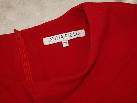 Kvalitné červené šaty, 38