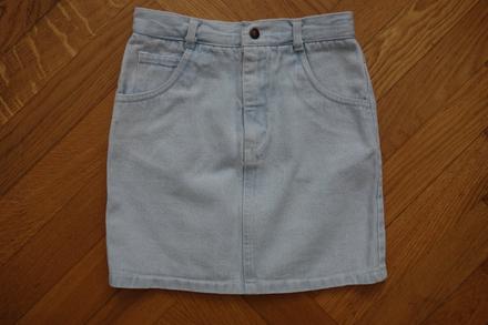 Bledá rifľová sukňa, 116