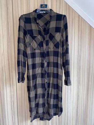 Dlhá košeľa alebo šaty, s