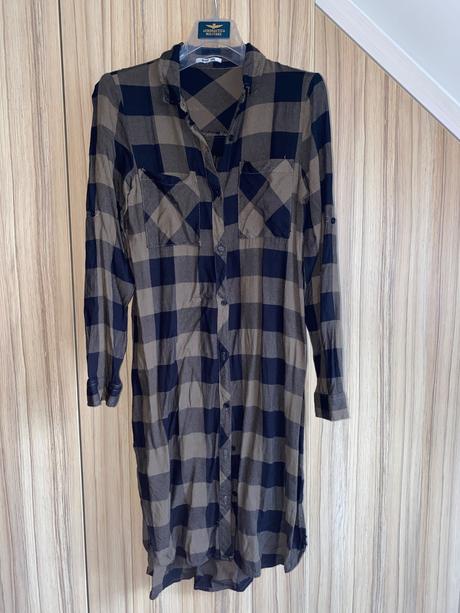 Dlhá košeľa alebo šaty, s