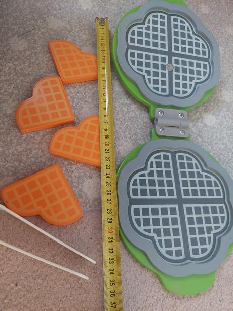 Drevený waflovac do kuchynky,