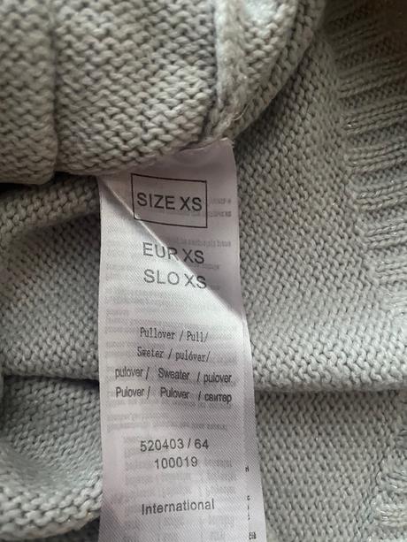 Bluzky,tricka,svetriky,upletove saty, xs