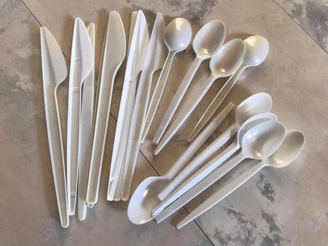 Jednorázový plastový príbor,