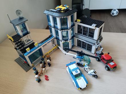 Lego city 60141 policajná stanica,