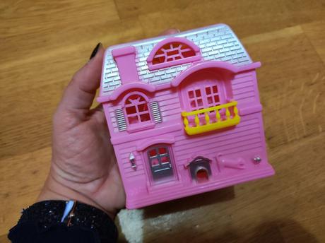 Mini domček s nábytkom pre polly pocket, 
