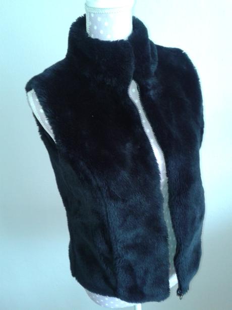 Čierna kožušinová vesta veľ. 38, 38