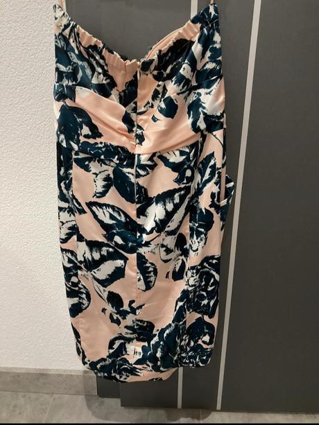 Kvetovane saty, hole ramena, amisu,m