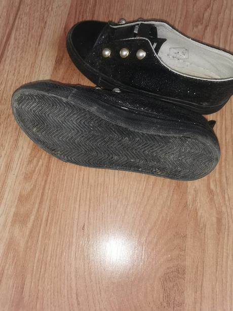 Trblietavé tenisky, 33