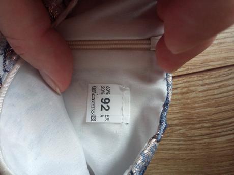 Dievčenské šaty, 92