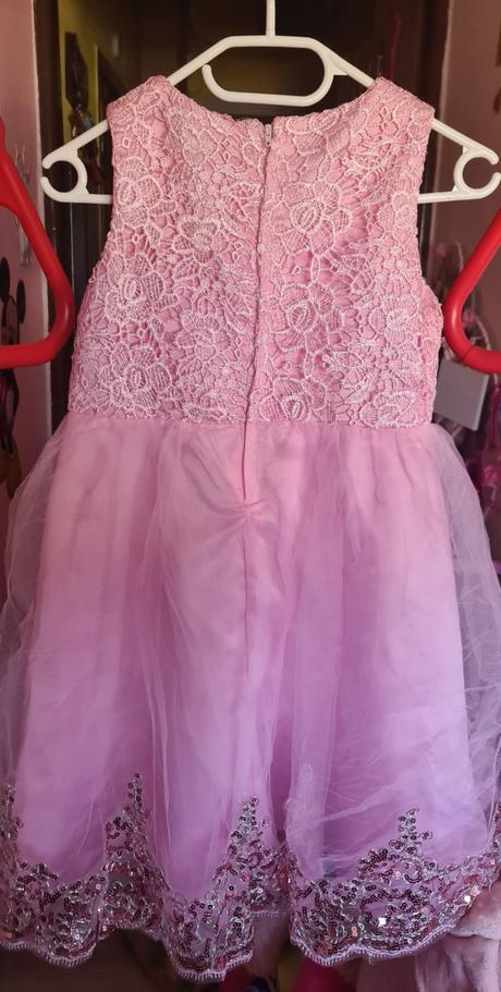 Predám krásne dievčenské šaty, 152