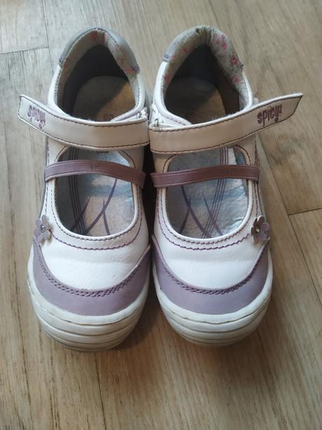 Bielofialove sandalky, 28